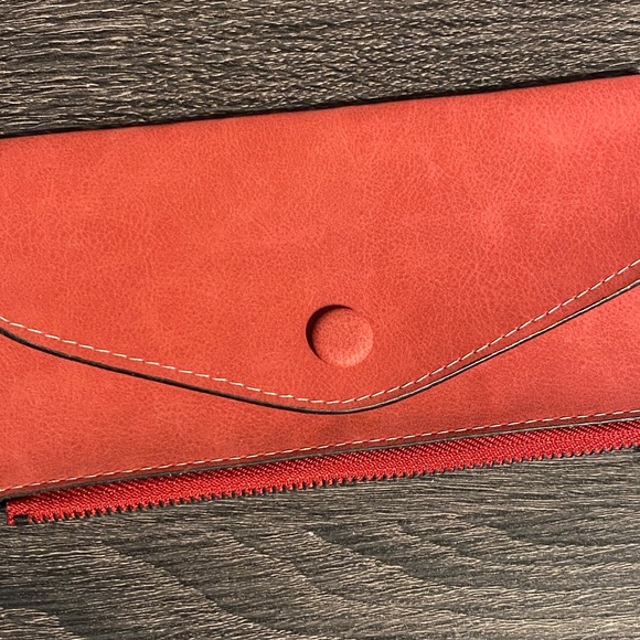 NEW Vintage Red Suede Wallet 6 Card Slots Zipper Pocket Snap Closure - Picture 2 of 3